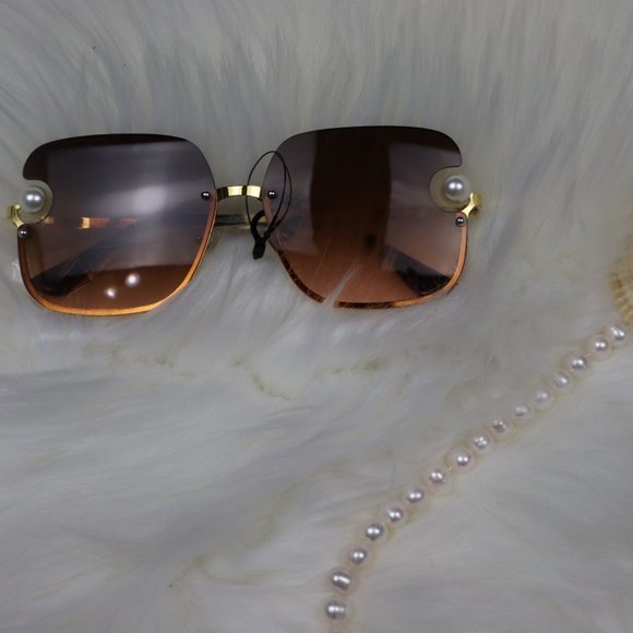 Women's Square Faux Pearls Sunglasses - Picture 5 of 11
